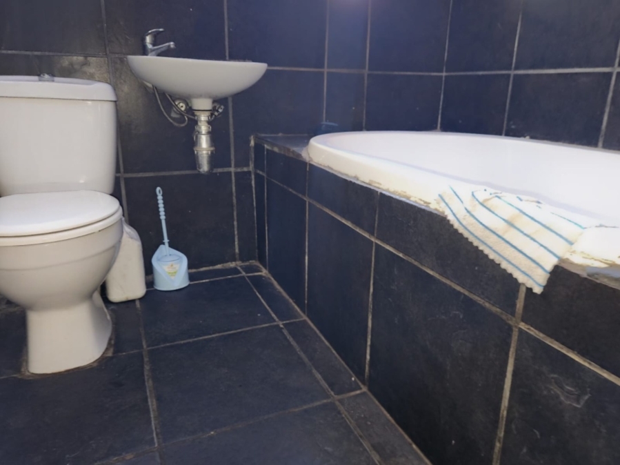 2 Bedroom Property for Sale in Oos Einde North West